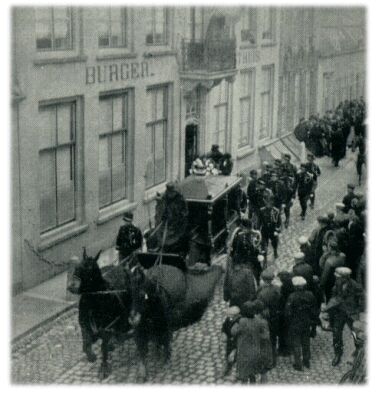 Klik voor de volgende foto