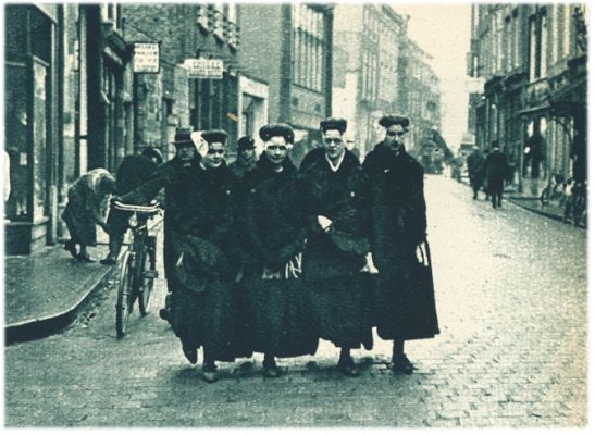 Klik voor de volgende foto