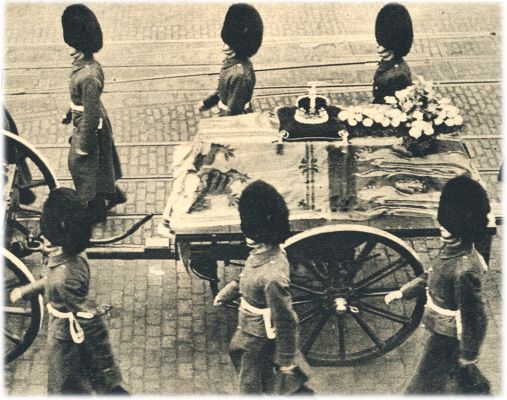 Klik voor de volgende foto
